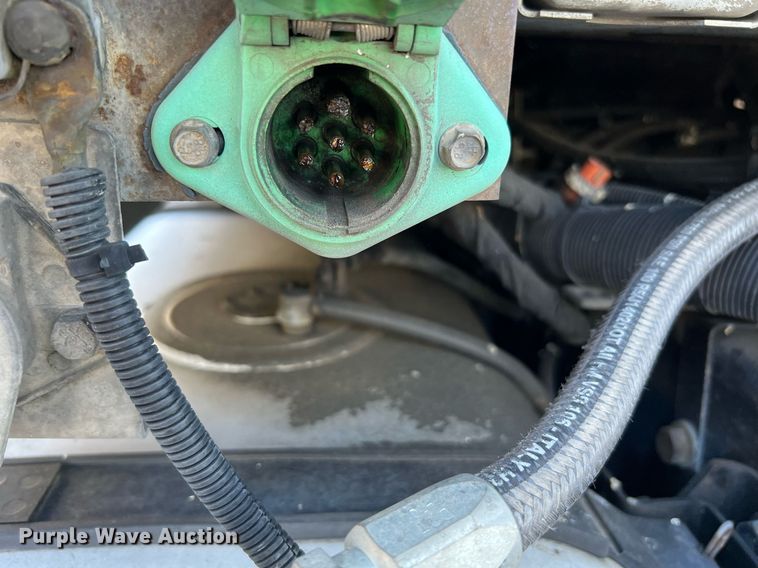 image for item MF9976 2003 International 8600  semi truck