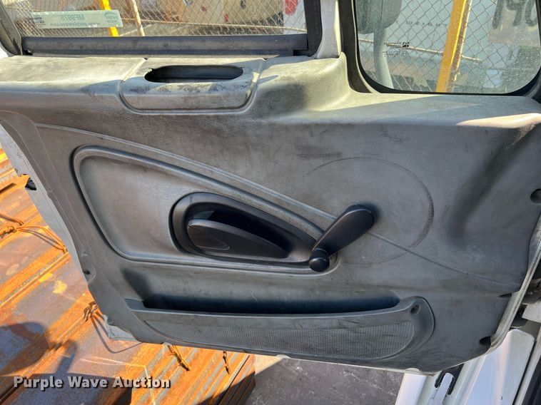 image for item MF9976 2003 International 8600  semi truck