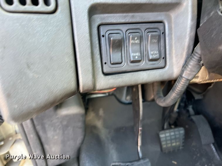 image for item MF9976 2003 International 8600  semi truck