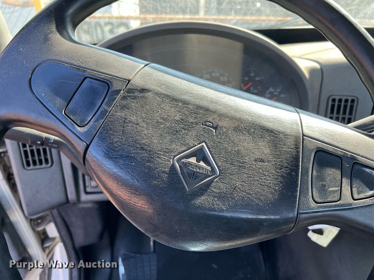 image for item MF9976 2003 International 8600  semi truck