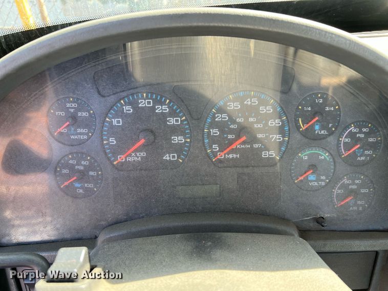 image for item MF9976 2003 International 8600  semi truck