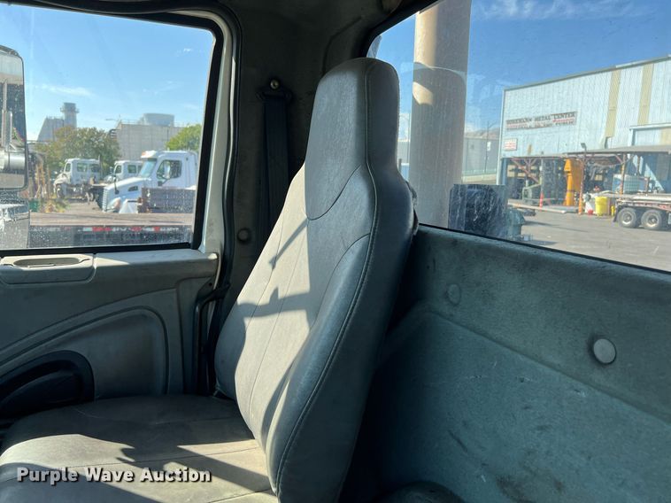 image for item MF9976 2003 International 8600  semi truck