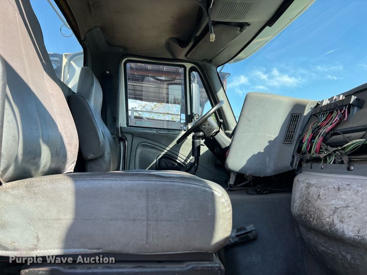 image for item MF9976 2003 International 8600  semi truck