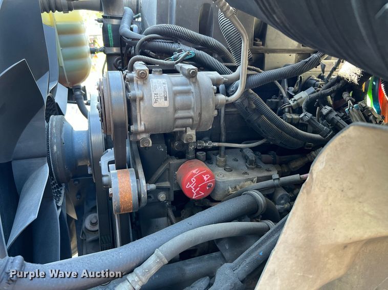 image for item MF9976 2003 International 8600  semi truck