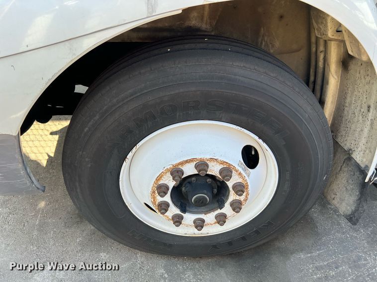 image for item MF9976 2003 International 8600  semi truck