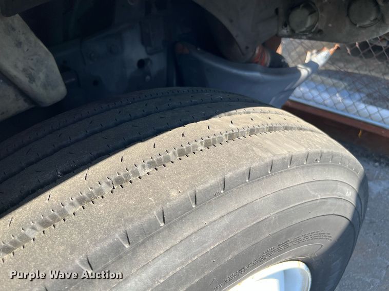 image for item MF9976 2003 International 8600  semi truck