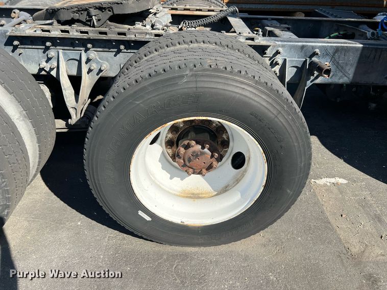 image for item MF9976 2003 International 8600  semi truck