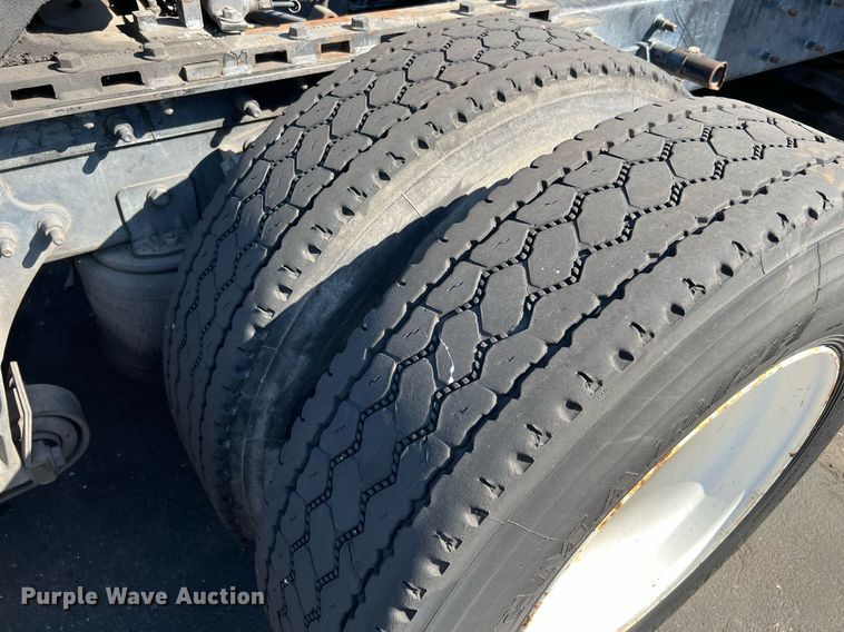 image for item MF9976 2003 International 8600  semi truck