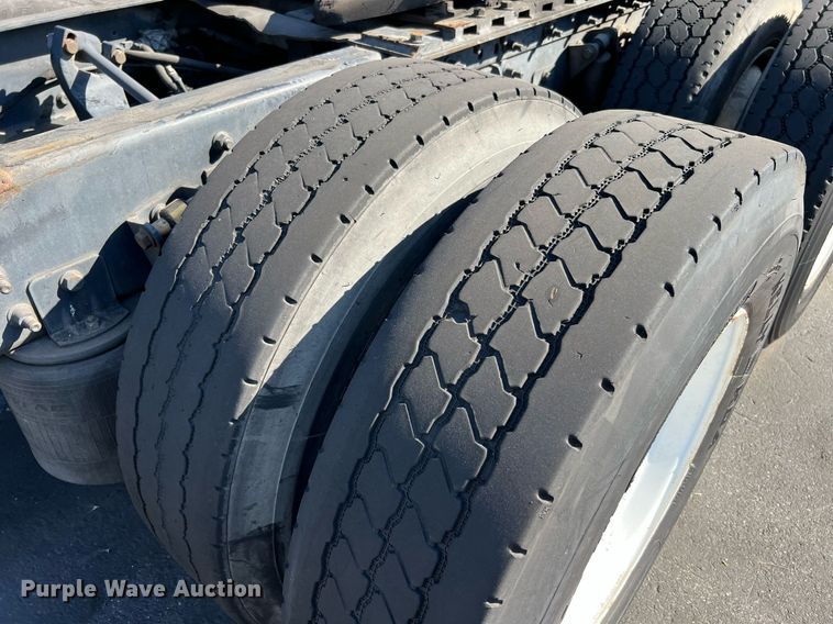 image for item MF9976 2003 International 8600  semi truck