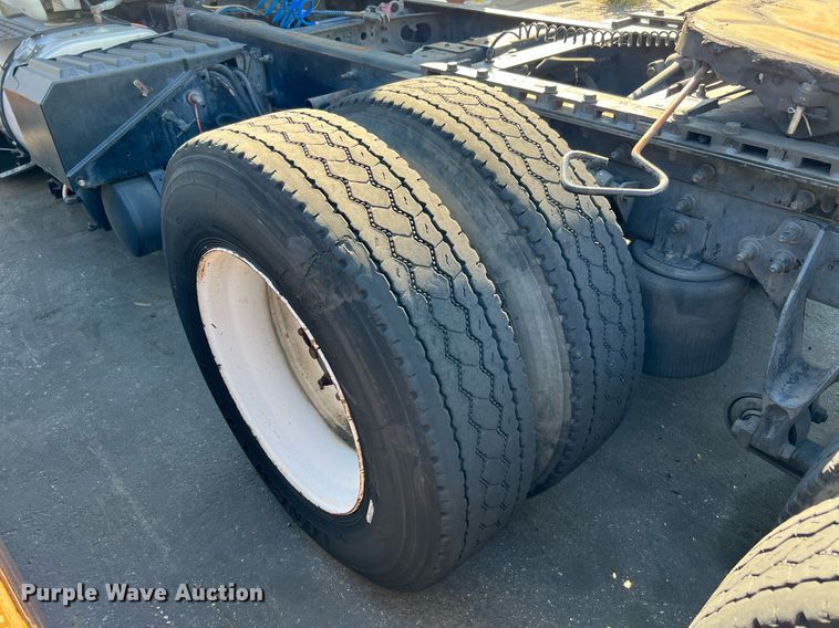 image for item MF9976 2003 International 8600  semi truck