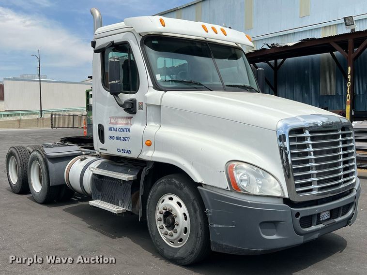 image for item MF9977 2012 Freightliner Cascadia 125  semi truck