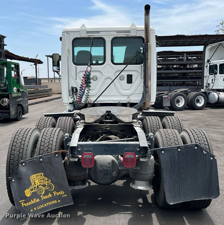 image for item MF9977 2012 Freightliner Cascadia 125  semi truck