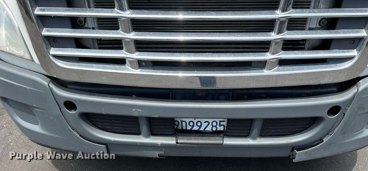 image for item MF9977 2012 Freightliner Cascadia 125  semi truck