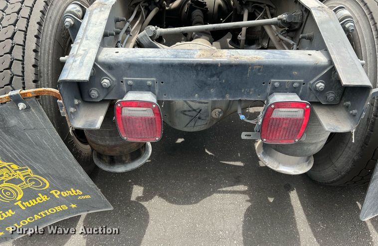 image for item MF9977 2012 Freightliner Cascadia 125  semi truck