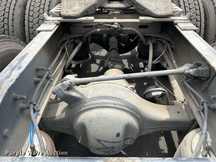 image for item MF9977 2012 Freightliner Cascadia 125  semi truck