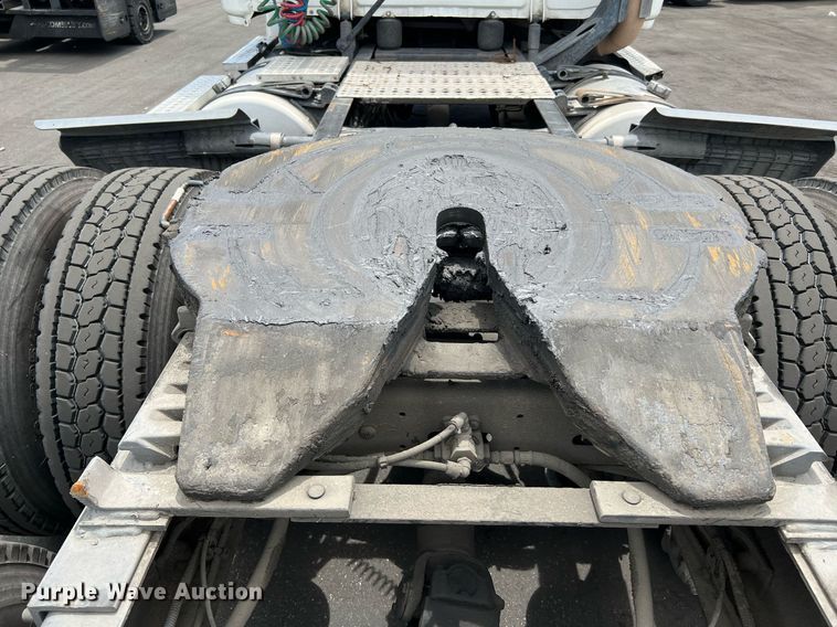 image for item MF9977 2012 Freightliner Cascadia 125  semi truck