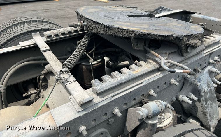 image for item MF9977 2012 Freightliner Cascadia 125  semi truck