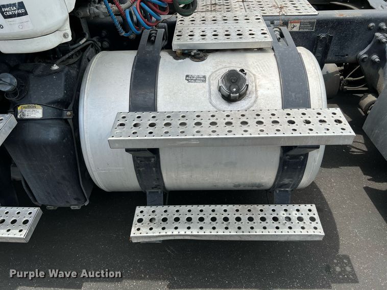 image for item MF9977 2012 Freightliner Cascadia 125  semi truck