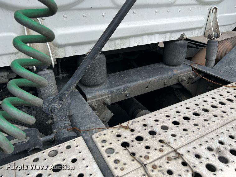 image for item MF9977 2012 Freightliner Cascadia 125  semi truck