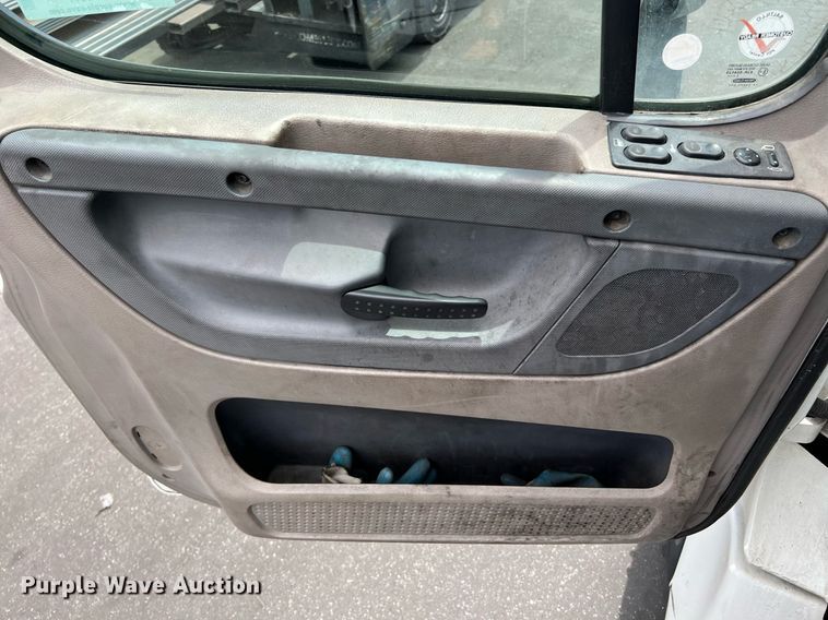 image for item MF9977 2012 Freightliner Cascadia 125  semi truck