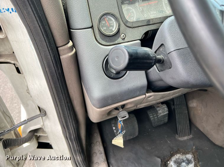 image for item MF9977 2012 Freightliner Cascadia 125  semi truck