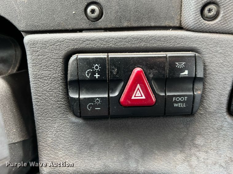 image for item MF9977 2012 Freightliner Cascadia 125  semi truck