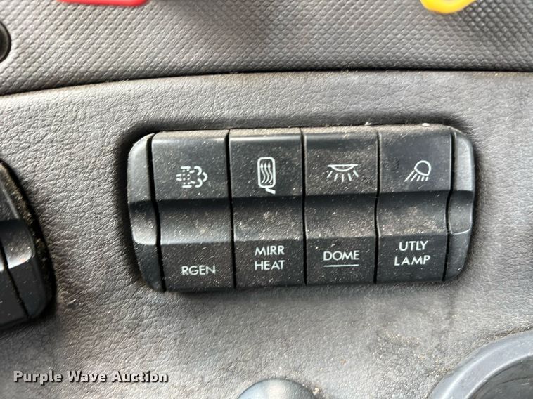 image for item MF9977 2012 Freightliner Cascadia 125  semi truck