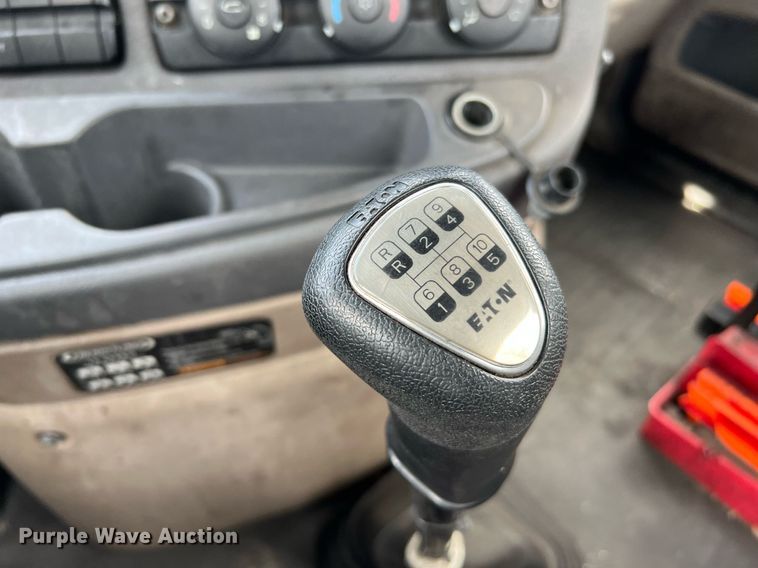 image for item MF9977 2012 Freightliner Cascadia 125  semi truck