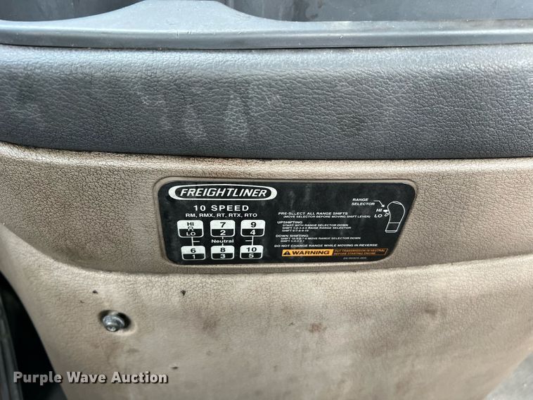 image for item MF9977 2012 Freightliner Cascadia 125  semi truck