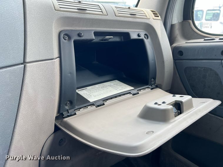 image for item MF9977 2012 Freightliner Cascadia 125  semi truck