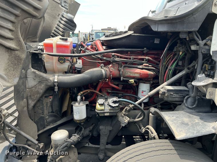 image for item MF9977 2012 Freightliner Cascadia 125  semi truck