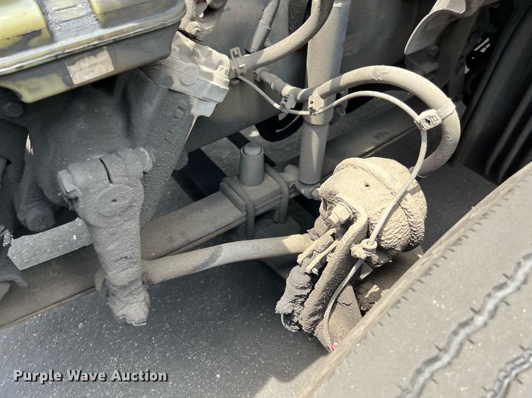 image for item MF9977 2012 Freightliner Cascadia 125  semi truck