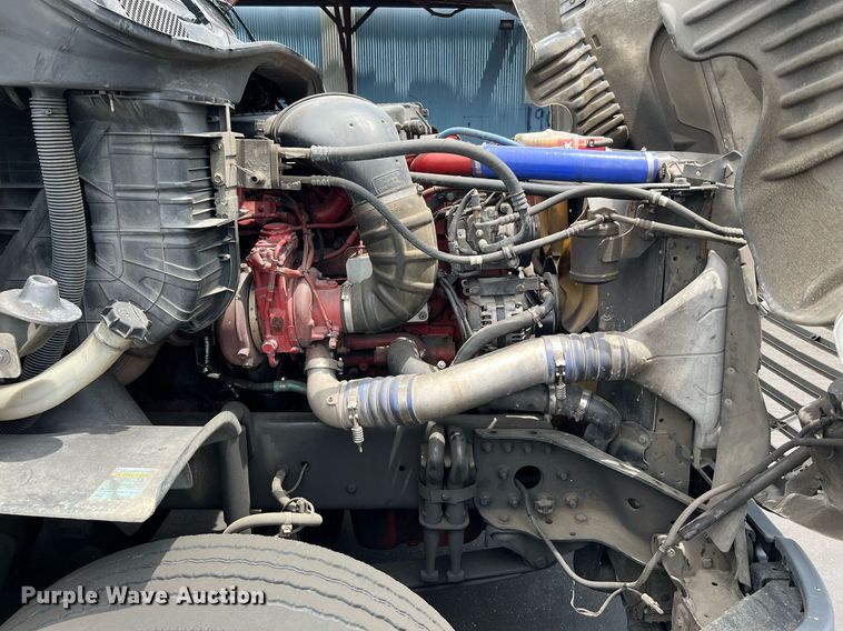 image for item MF9977 2012 Freightliner Cascadia 125  semi truck