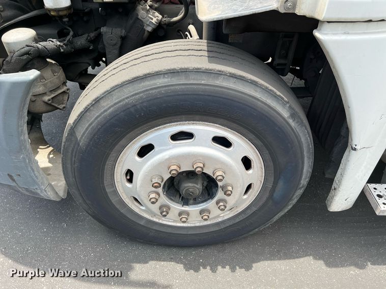 image for item MF9977 2012 Freightliner Cascadia 125  semi truck