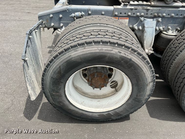 image for item MF9977 2012 Freightliner Cascadia 125  semi truck