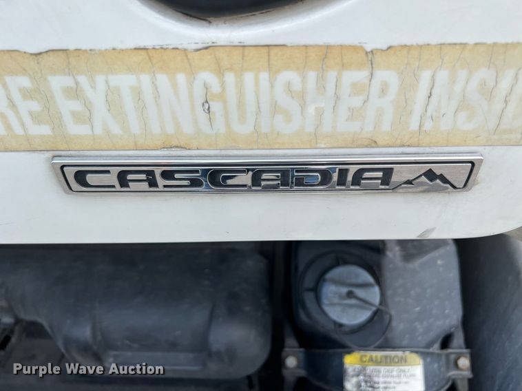 image for item MF9977 2012 Freightliner Cascadia 125  semi truck