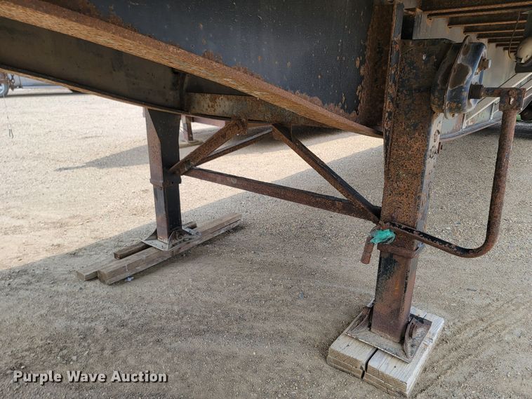 image for item ML9406 2002 Utility  side curtain trailer