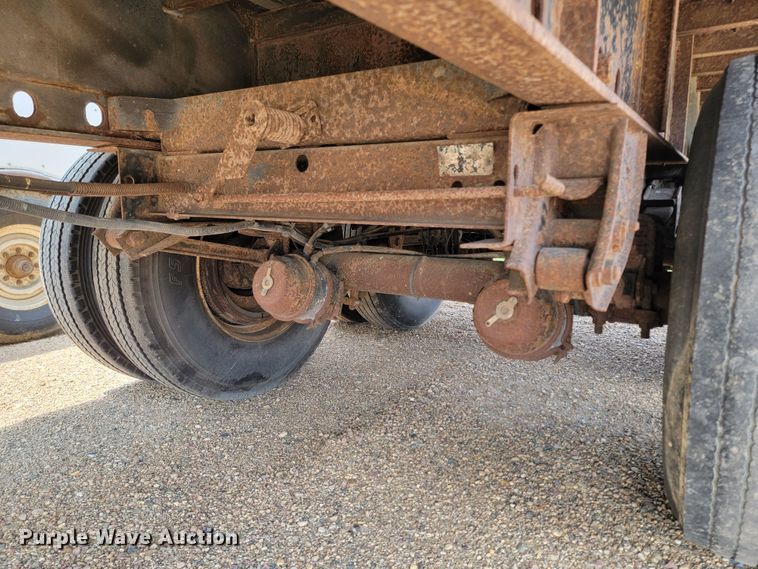 image for item ML9406 2002 Utility  side curtain trailer