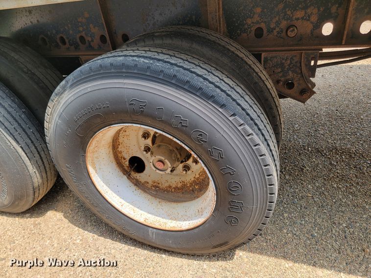 image for item ML9406 2002 Utility  side curtain trailer