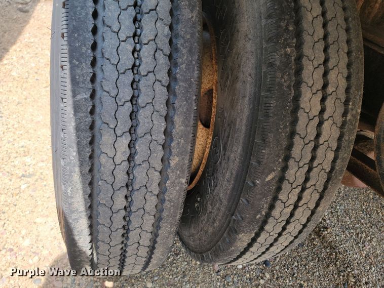 image for item ML9406 2002 Utility  side curtain trailer