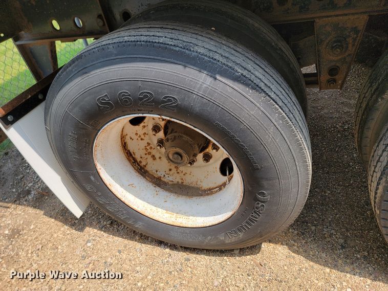 image for item ML9406 2002 Utility  side curtain trailer