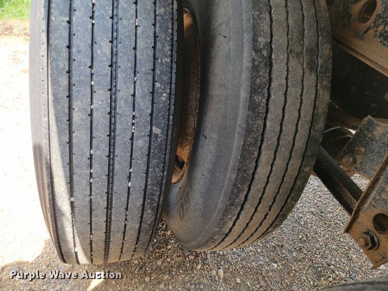 image for item ML9406 2002 Utility  side curtain trailer