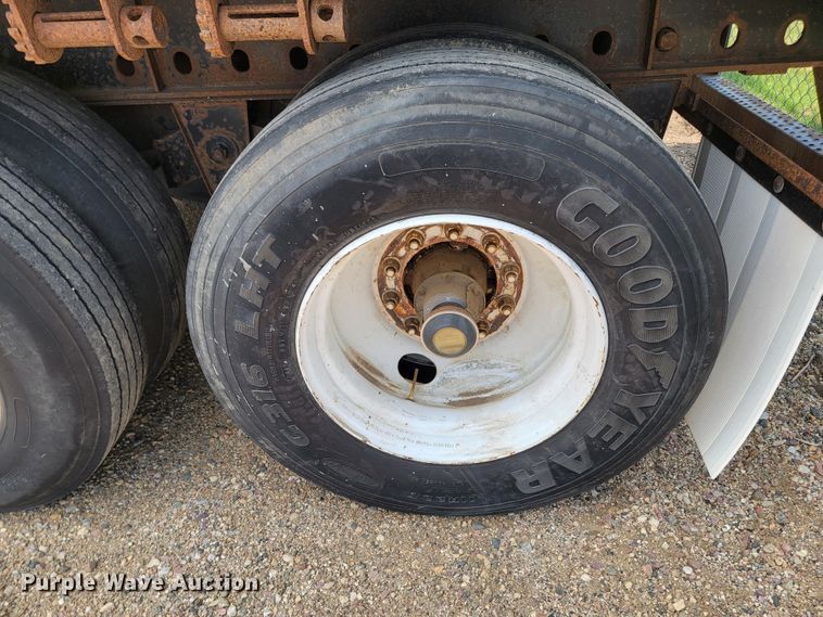 image for item ML9406 2002 Utility  side curtain trailer