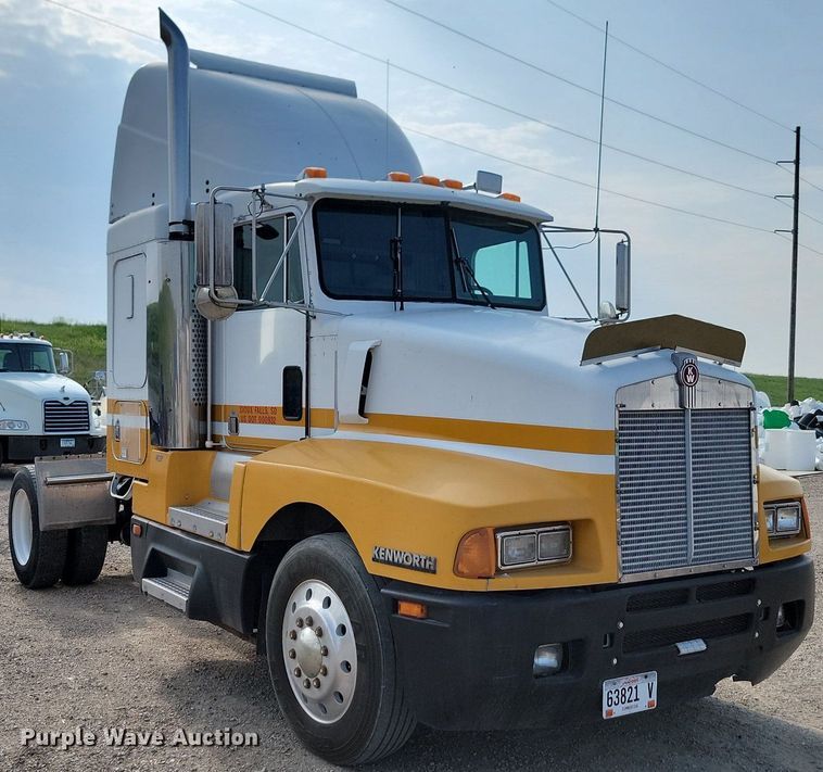 image for item ML9454 1989 Kenworth T600  semi truck