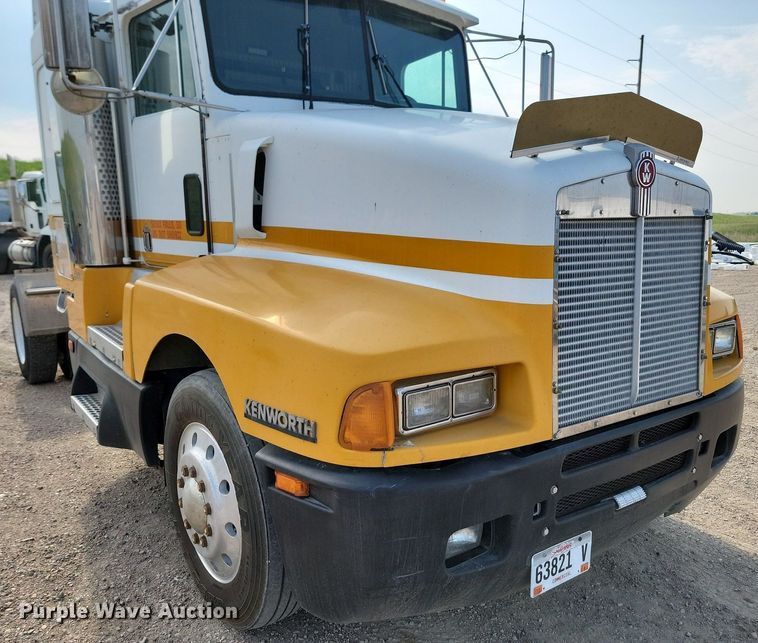 image for item ML9454 1989 Kenworth T600  semi truck