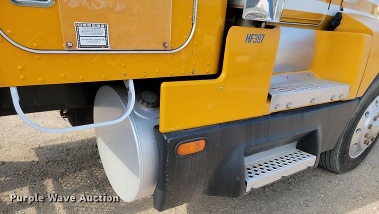 image for item ML9454 1989 Kenworth T600  semi truck