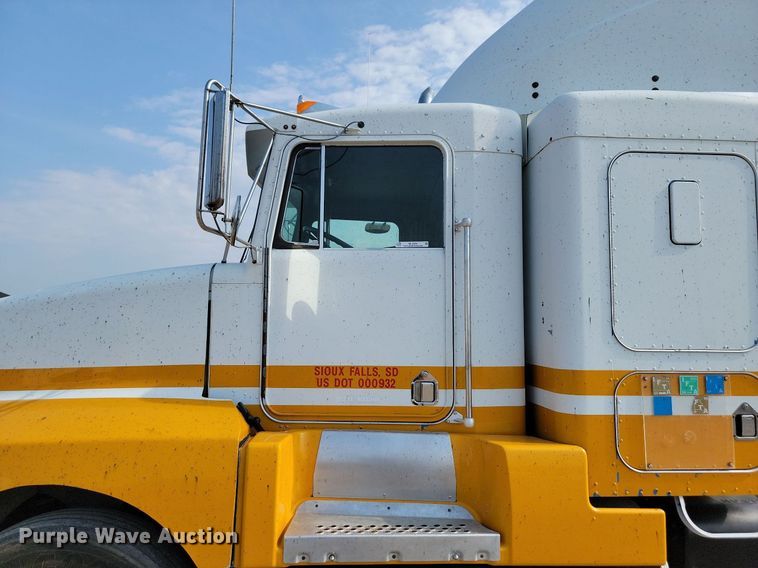 image for item ML9454 1989 Kenworth T600  semi truck