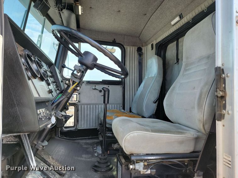 image for item ML9454 1989 Kenworth T600  semi truck