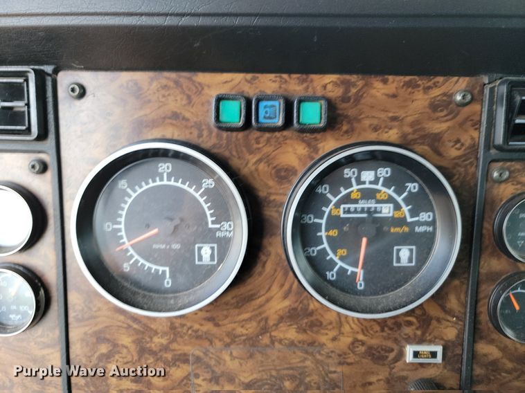 image for item ML9454 1989 Kenworth T600  semi truck