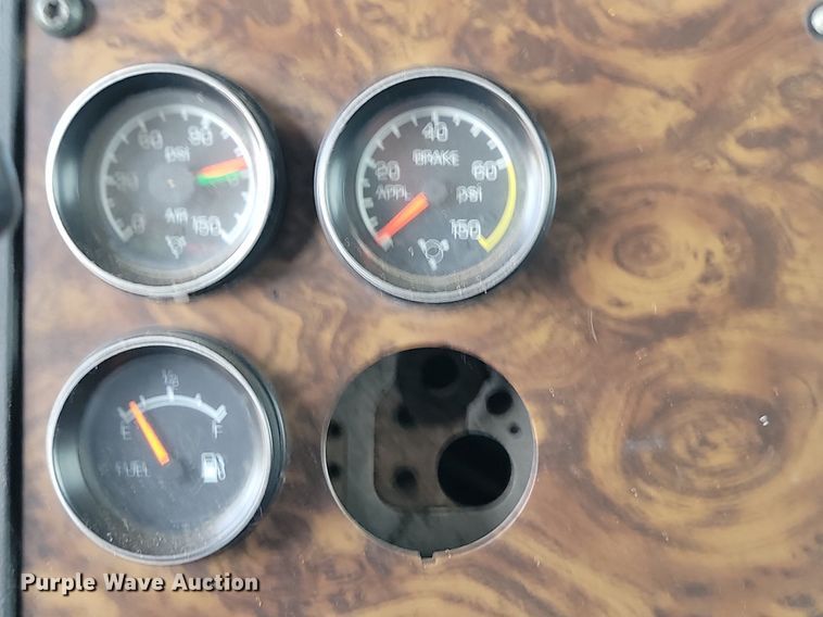 image for item ML9454 1989 Kenworth T600  semi truck